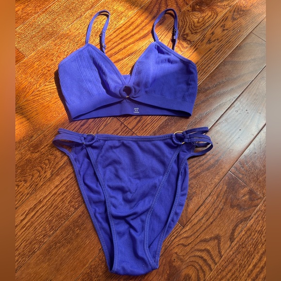 Aerie Set - Picture 1 of 3
